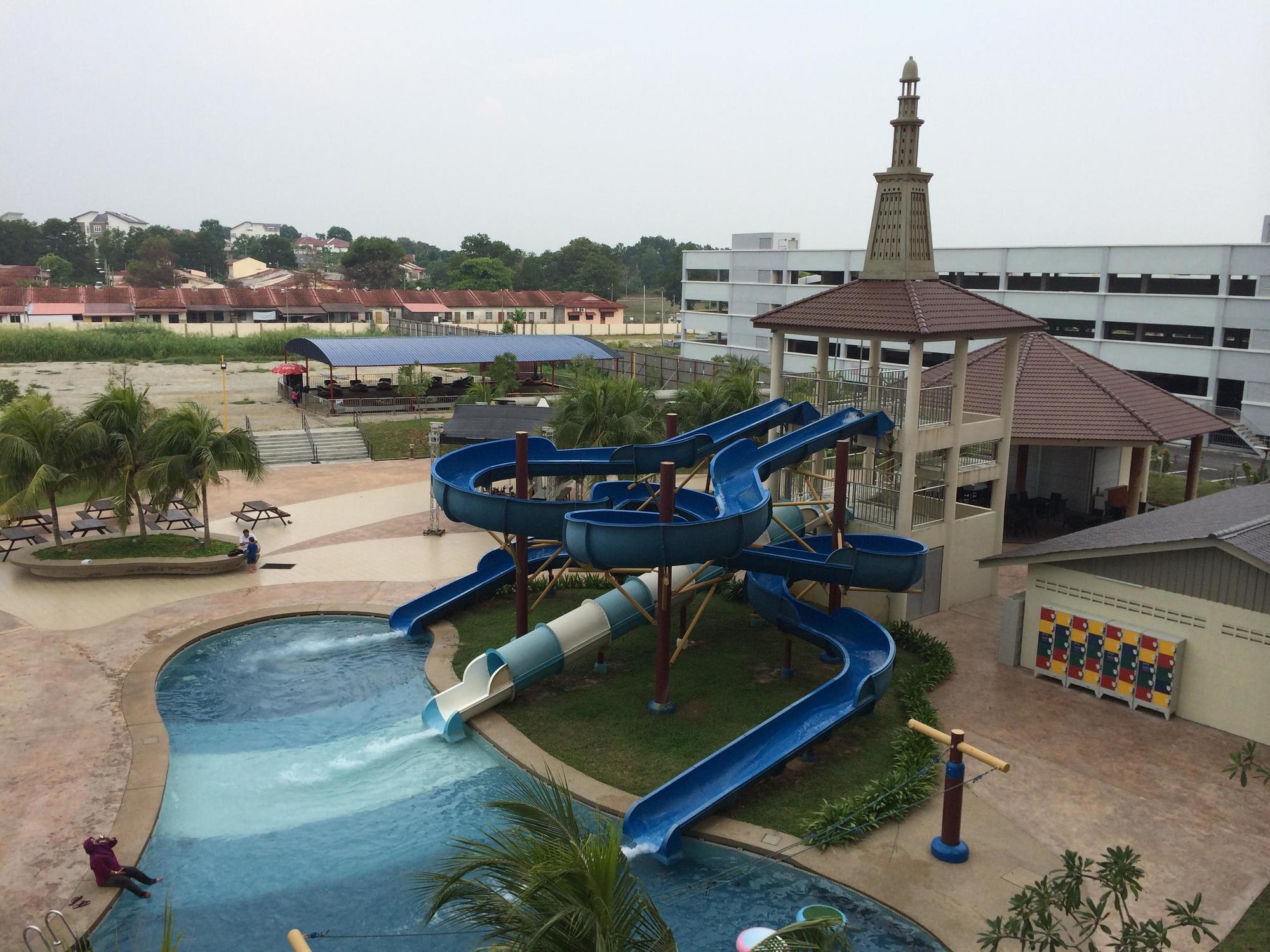 Bayou Lagoon Park Resort Malacca Exterior foto