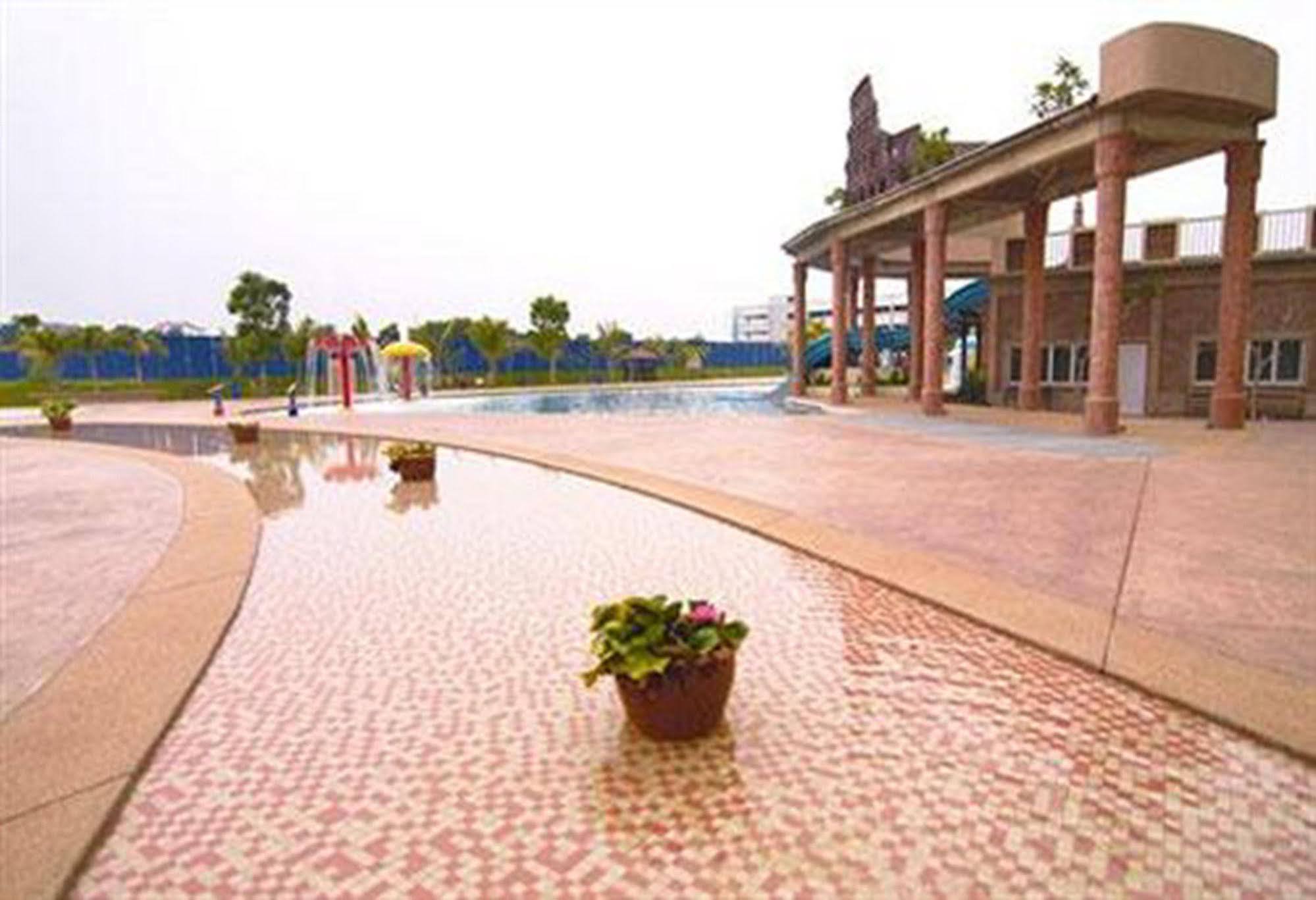 Bayou Lagoon Park Resort Malacca Exterior foto